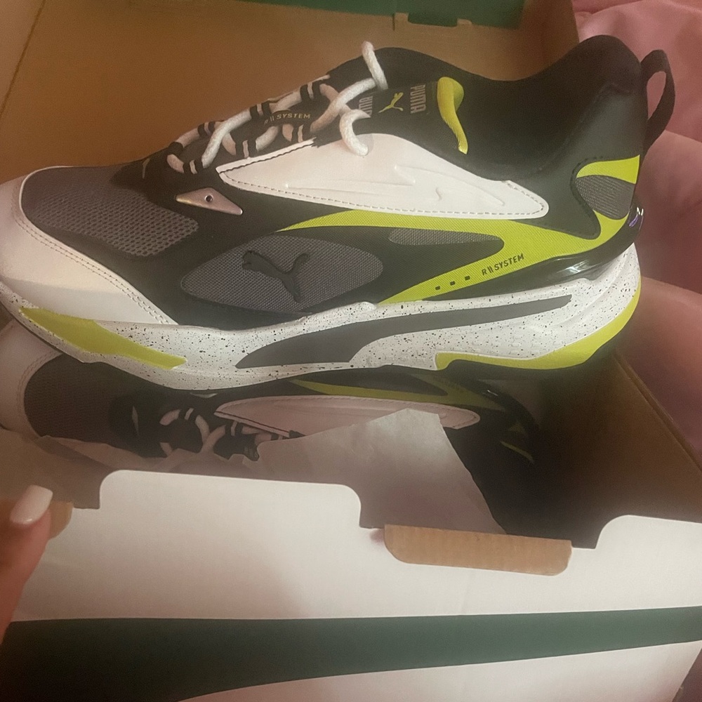 Gym shoes